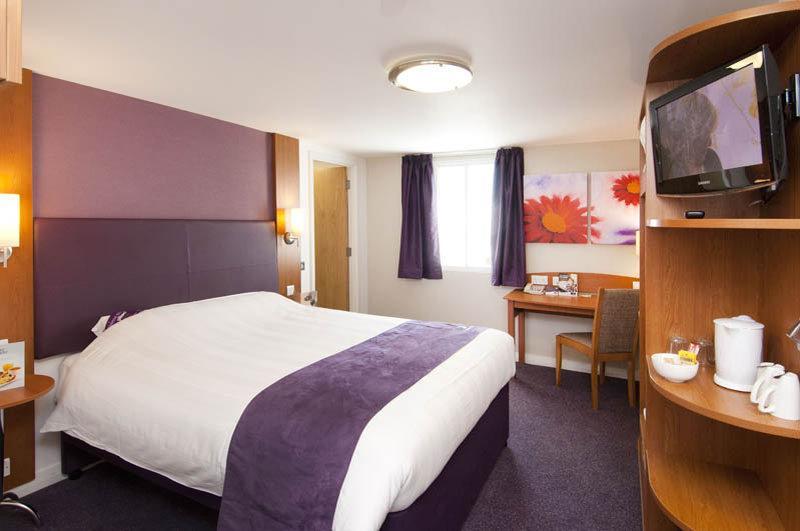 Premier Inn Swanley Bagian luar foto