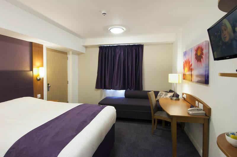 Premier Inn Swanley Bagian luar foto